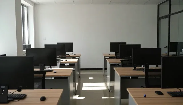 网站建设哪家服务好:系统集成的实战选择